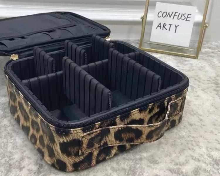 LEOPAR DESENLİ MAKYAJ ÇANTASI